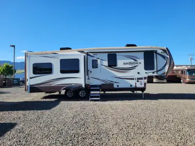 2016 Heartland BIG HORN 3010RE photo 2