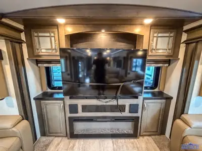 2019 Keystone Montana 3791RD photo 19