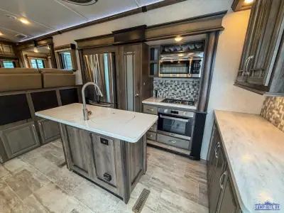 2019 Keystone Montana 3791RD photo 10