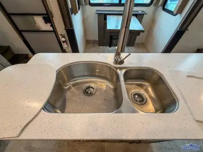 2019 Keystone Montana 3791RD photo 39