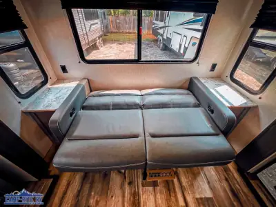 2022 Dutchmen Coleman Light 2955RL photo 12