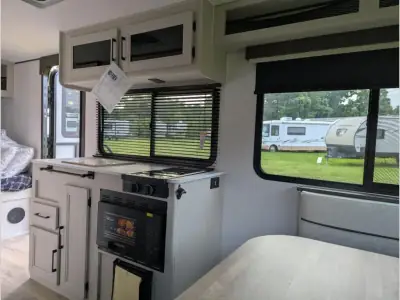 2027 Coachmen American Spirit Bijou 16RDB photo 8