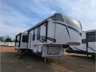 2024 Forest River Sandpiper 4002FB