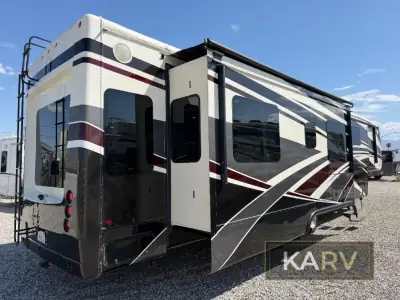 2017 Drv Mobile Suites 44 Houston photo 5