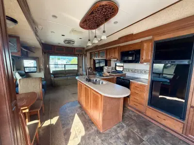 2012 Heartland BIGHORN 3185RL photo 5