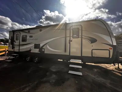 2018 Keystone Cougar Half-Ton Series 27SAB photo 2