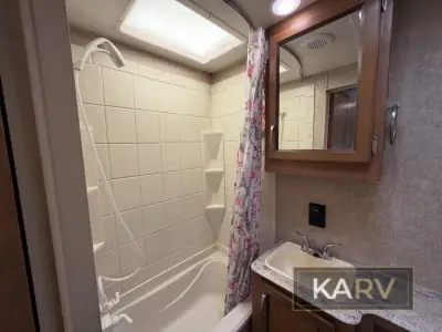 2018 Coachmen Catalina SBX 221TBS photo 16
