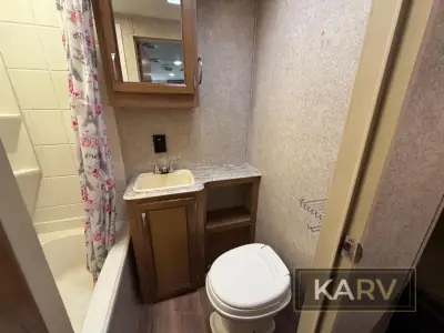 2018 Coachmen Catalina SBX 221TBS photo 17