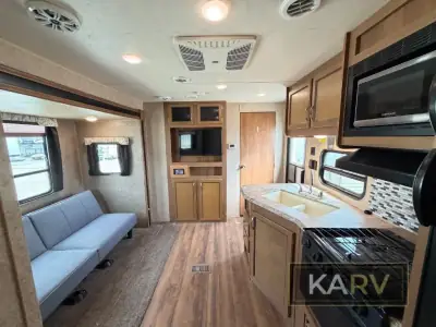 2018 Coachmen Catalina SBX 221TBS photo 18