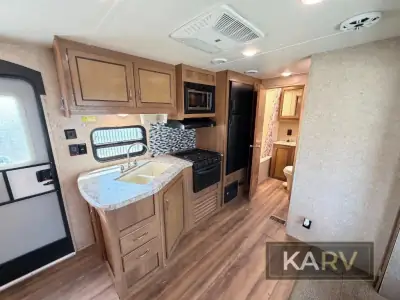 2018 Coachmen Catalina SBX 221TBS photo 10