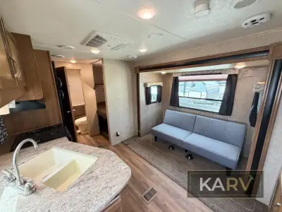2018 Coachmen Catalina SBX 221TBS photo 9