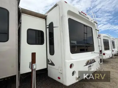 2010 Keystone Montana 2955 RL photo 5