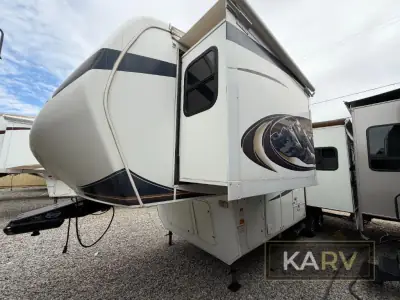 2010 Keystone Montana 2955 RL photo 3