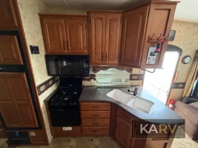 2010 Keystone Montana 2955 RL photo 13