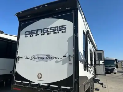 2022 Genesis Supreme 28CRT photo 5