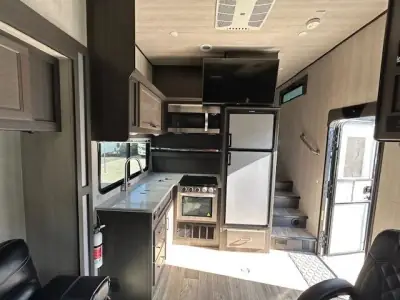 2022 Genesis Supreme 28CRT photo 6