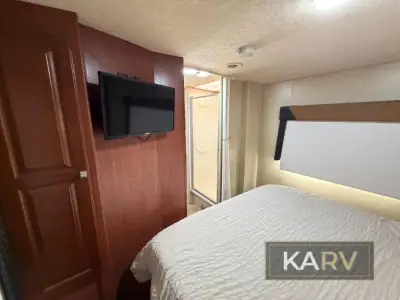 2014 Winnebago Vista 31KE photo 25