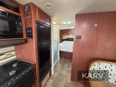 2014 Winnebago Vista 31KE photo 17