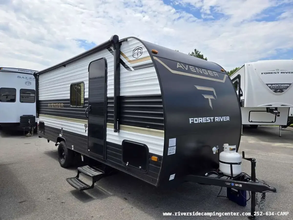 2027 Prime Time Avenger LT 18DBS exterior