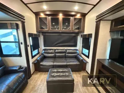 2019 Jayco North Point 315RLTS photo 10
