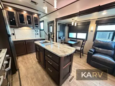 2019 Jayco North Point 315RLTS photo 15