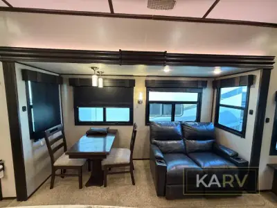 2019 Jayco North Point 315RLTS photo 9
