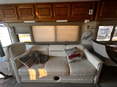 2000 Country Coach Allure 40 photo 6