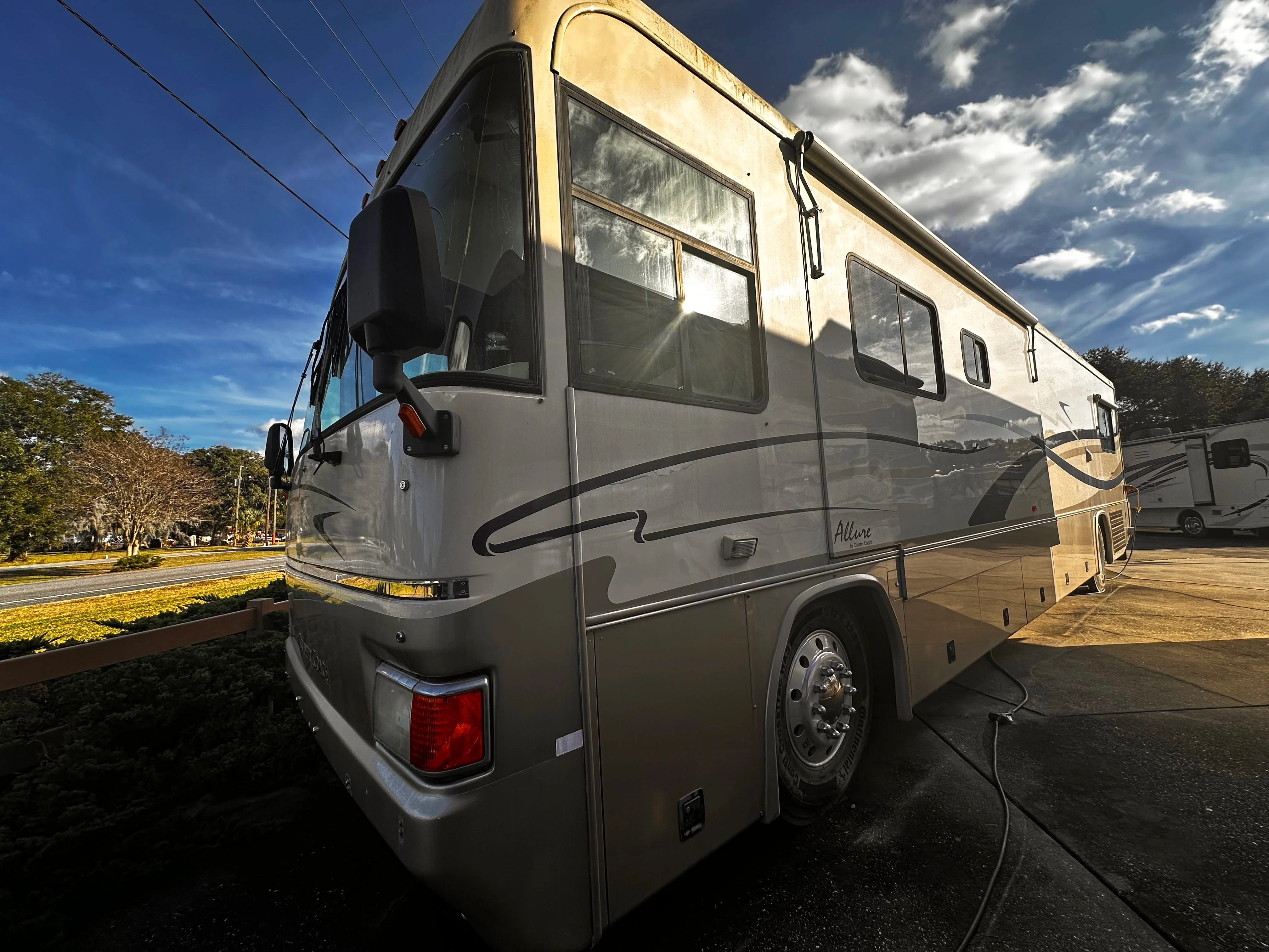 2000 Country Coach Allure 40 exterior