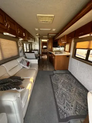 2000 Country Coach Allure 40 photo 5