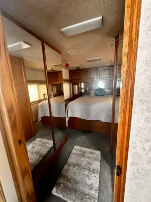 2000 Country Coach Allure 40 photo 14