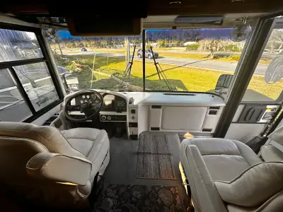2000 Country Coach Allure 40 photo 4