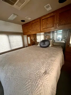 2000 Country Coach Allure 40 photo 18