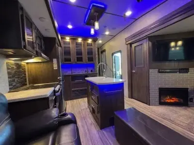2019 Forest River CHEROKEE ARCTIC WOLF 285RL4 photo 20