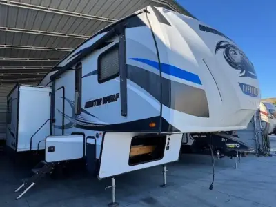2019 Forest River CHEROKEE ARCTIC WOLF 285RL4