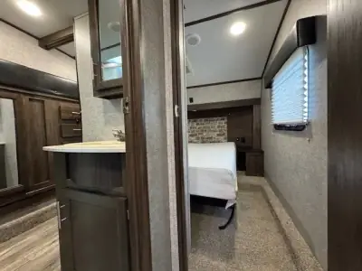 2019 Forest River CHEROKEE ARCTIC WOLF 285RL4 photo 26