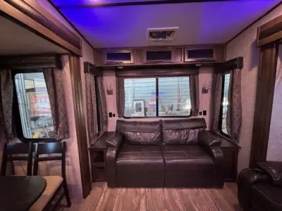 2019 Forest River CHEROKEE ARCTIC WOLF 285RL4 photo 17