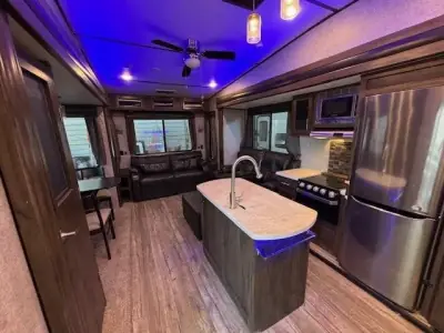 2019 Forest River CHEROKEE ARCTIC WOLF 285RL4 photo 12