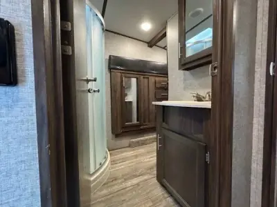 2019 Forest River CHEROKEE ARCTIC WOLF 285RL4 photo 28