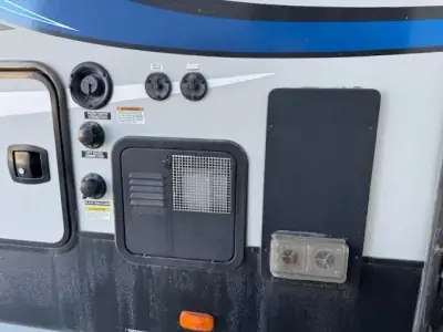 2019 Forest River CHEROKEE ARCTIC WOLF 285RL4 photo 5