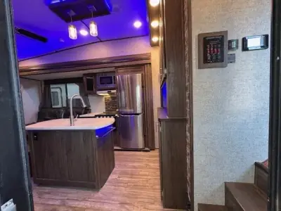 2019 Forest River CHEROKEE ARCTIC WOLF 285RL4 photo 11