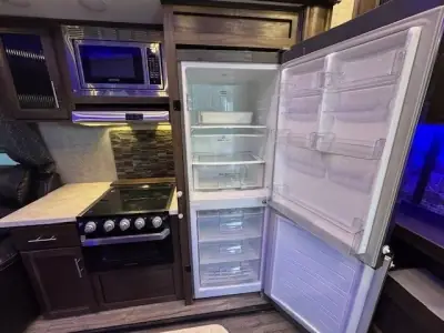 2019 Forest River CHEROKEE ARCTIC WOLF 285RL4 photo 21