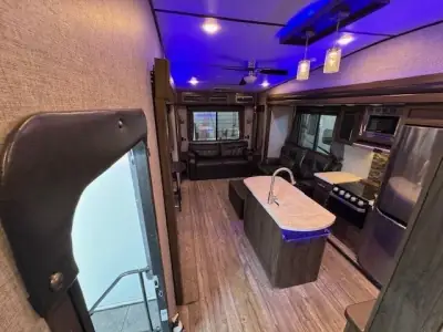2019 Forest River CHEROKEE ARCTIC WOLF 285RL4 photo 35