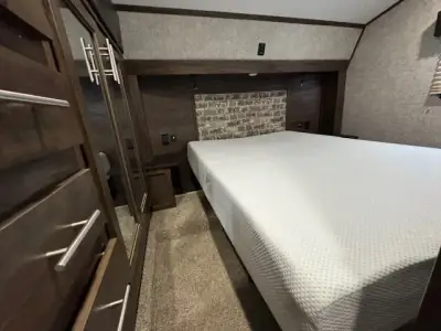 2019 Forest River CHEROKEE ARCTIC WOLF 285RL4 photo 36