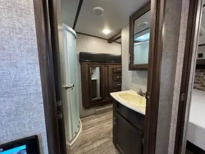 2019 Forest River CHEROKEE ARCTIC WOLF 285RL4 photo 29
