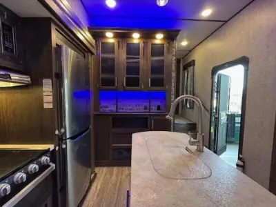 2019 Forest River CHEROKEE ARCTIC WOLF 285RL4 photo 23