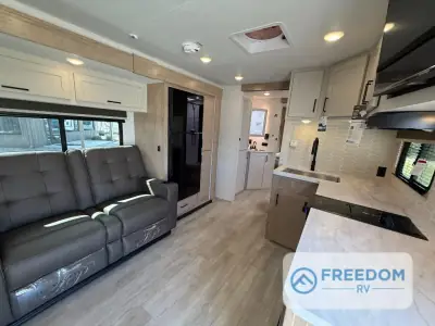 2026 Ember E-Series 25RUD photo 26