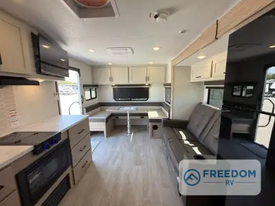2026 Ember E-Series 25RUD photo 30