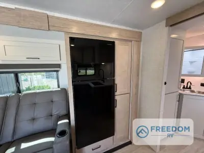 2026 Ember E-Series 25RUD photo 28