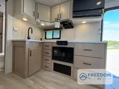 2026 Ember E-Series 25RUD photo 22