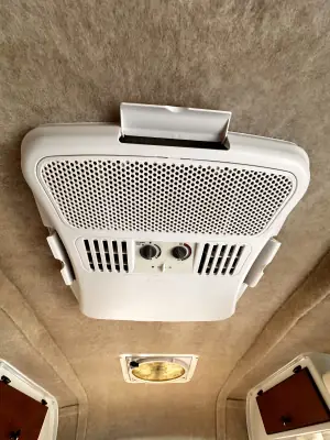 2022 Scamp SCAMP 13' -STANDARD LAYOUT 2 WITH BATH photo 22